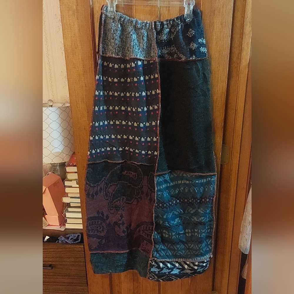 UO Urban Renewal Re/Creative Remade Patterned Sweater Maxi Skirt - Picture 4 of 10